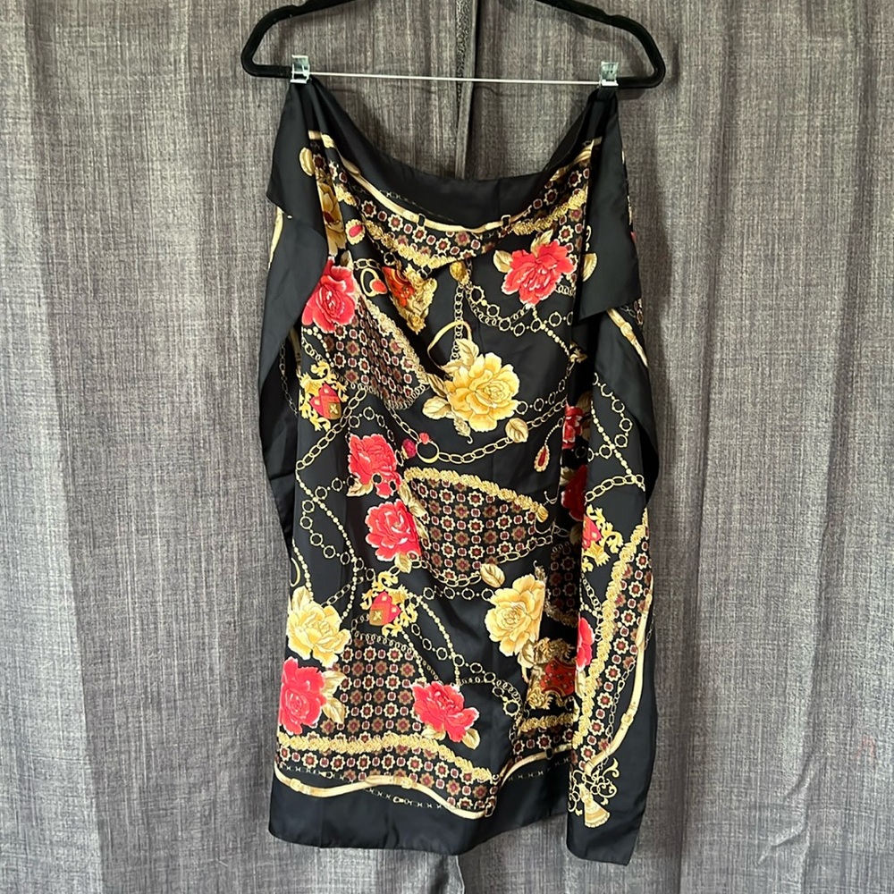 Liz Sinclair black scarf square with floral chain print